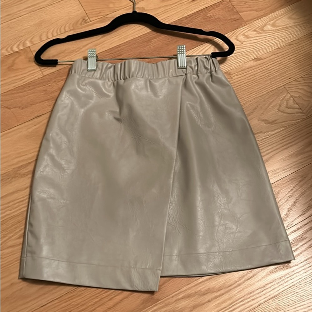 Zara size 4 beige skirt